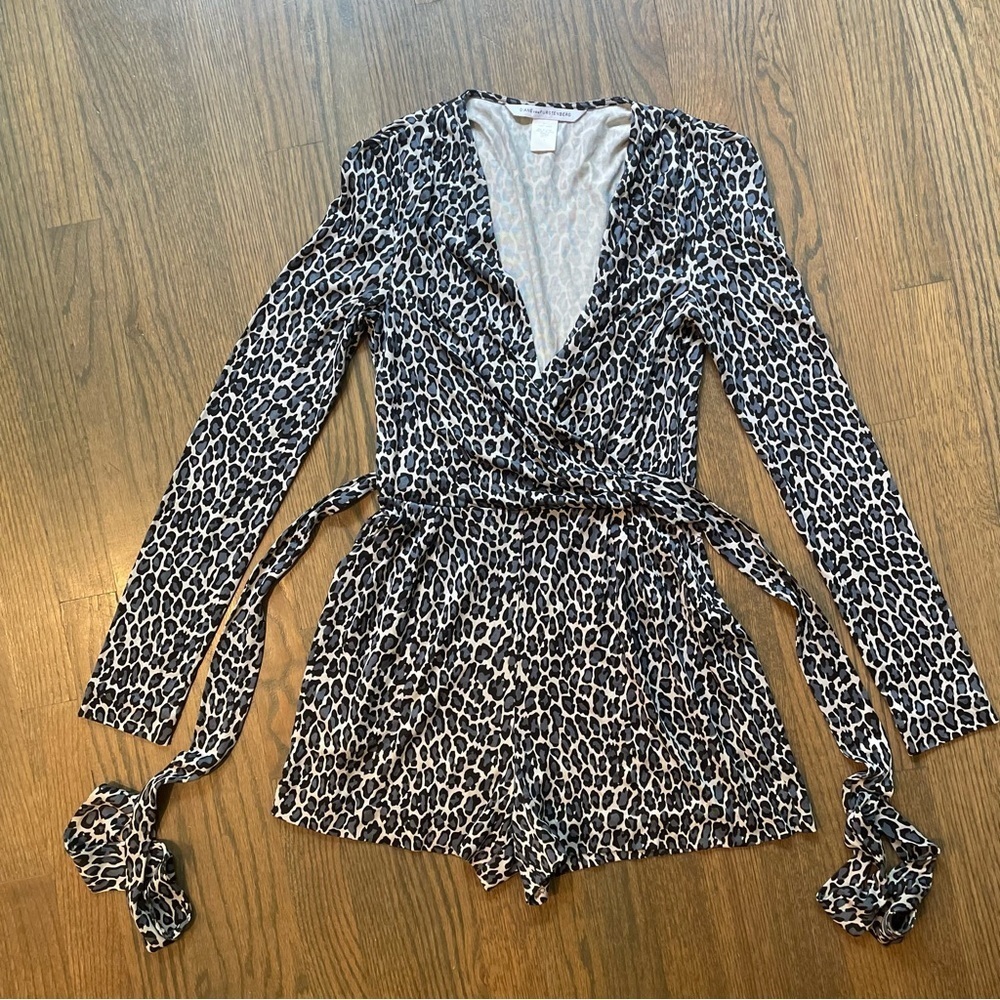 DVF Diane Von Furstenberg Silk Faux Wrap Romper animal print size 4